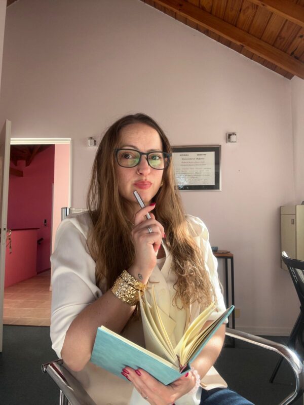 Carolina_Szmoiz-2025_01-600x800